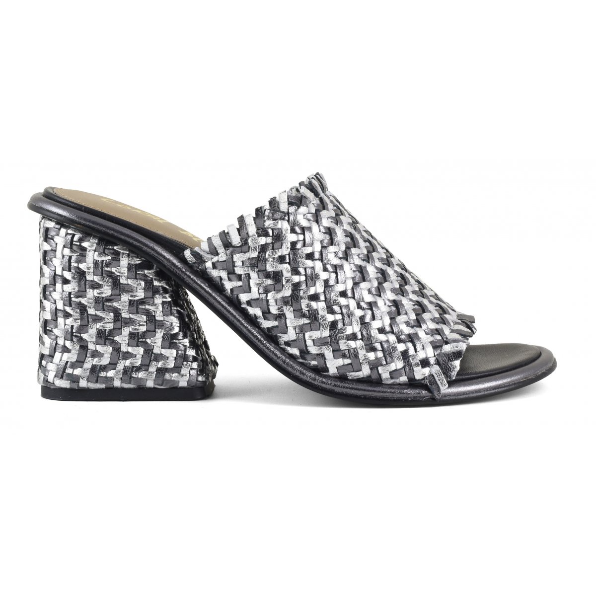Sandalo monofascia con tacco pelle intrecciata