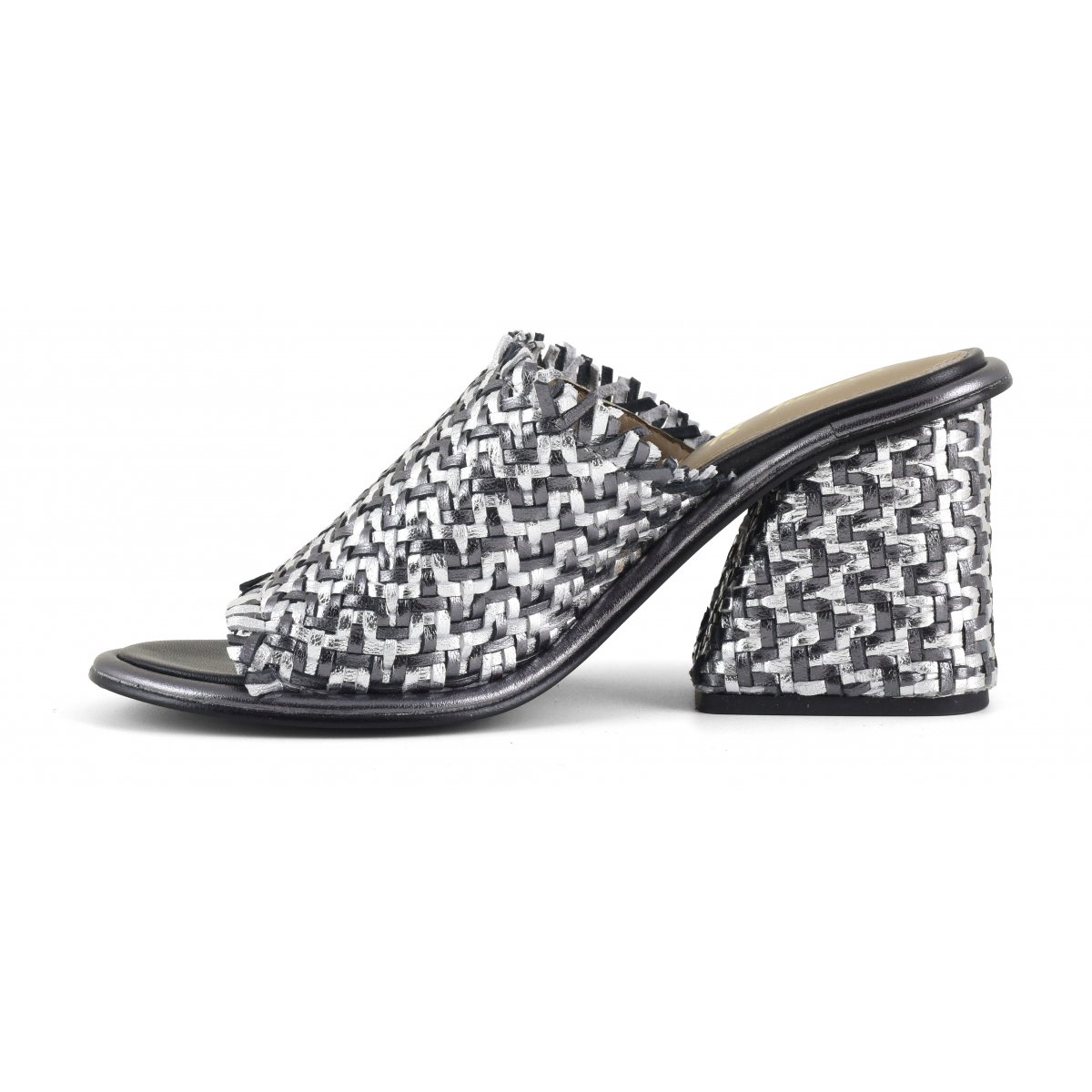 Sandalo monofascia con tacco pelle intrecciata