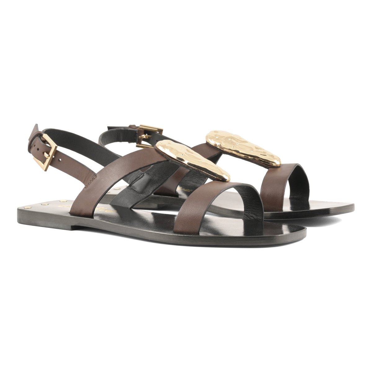 Sandalo in pelle con accessorio in metallo