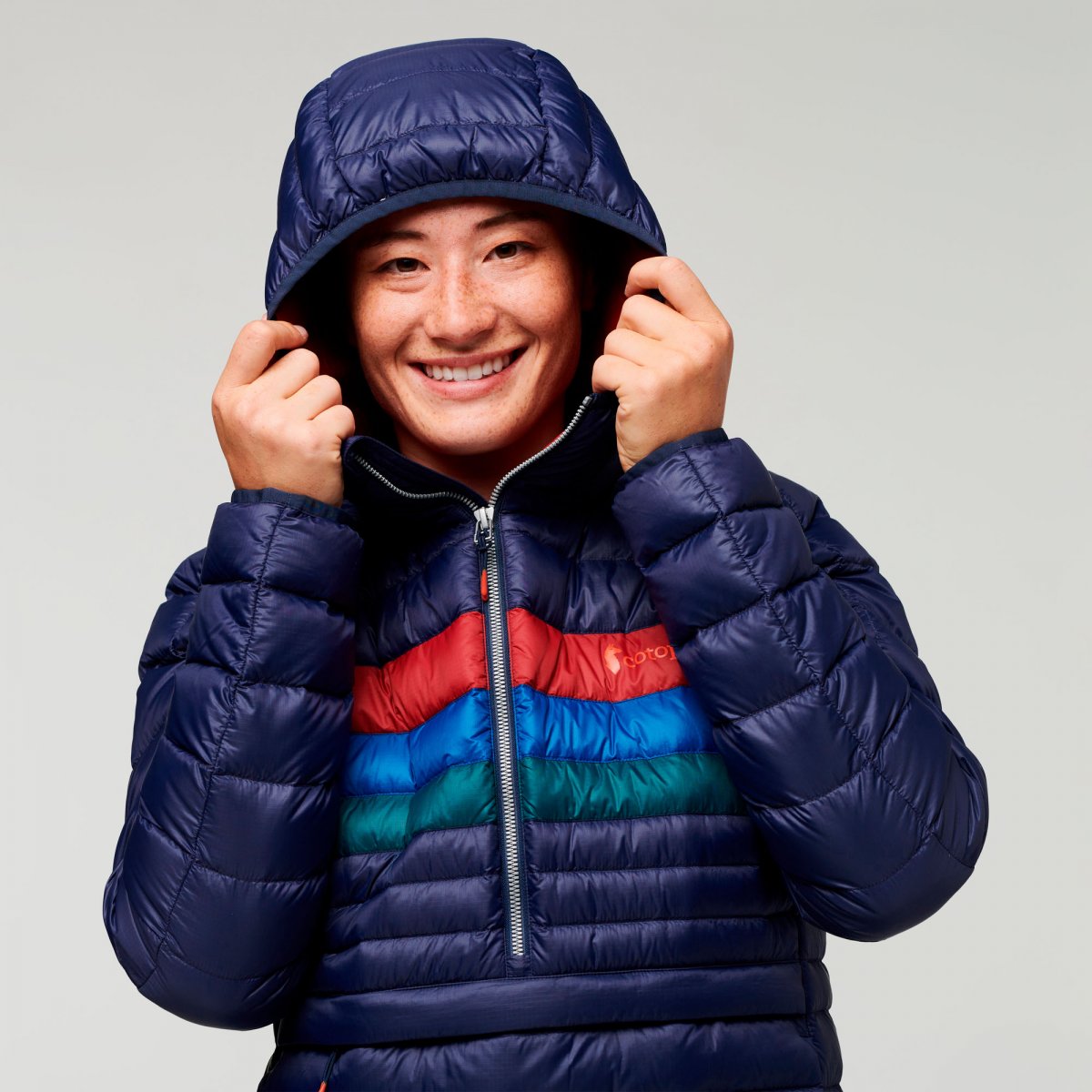 Fuego Down Hooded Pullover Woman