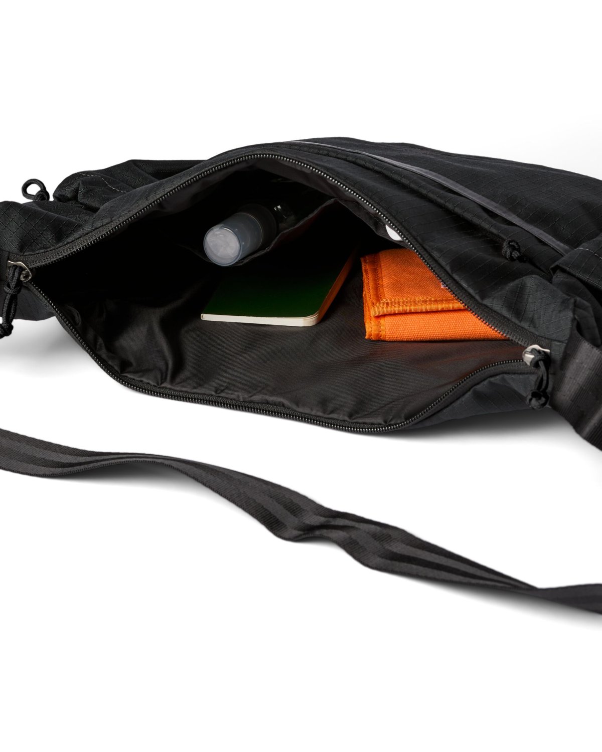 Viaje 9L Shoulder Bag