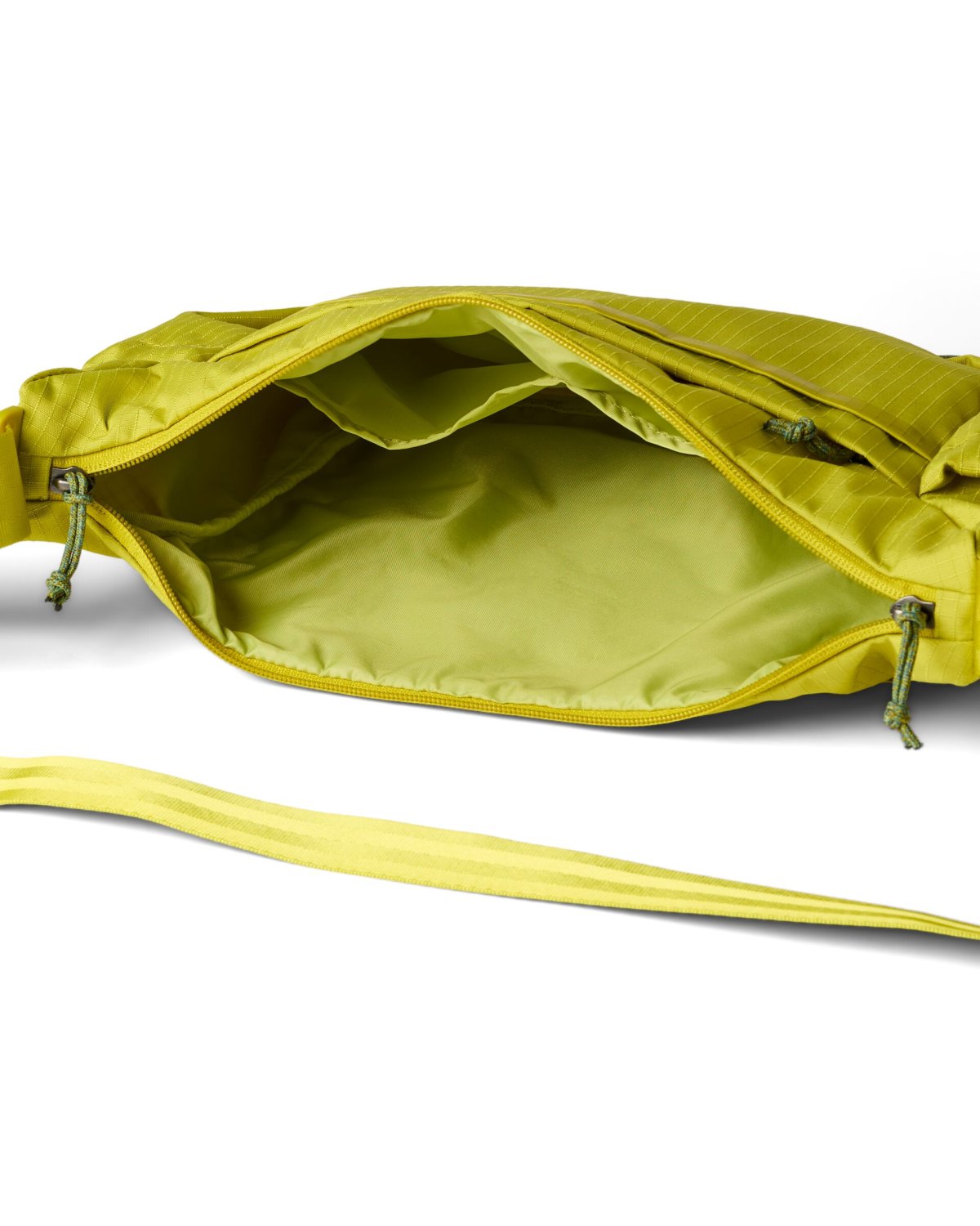 Viaje 9L Shoulder Bag
