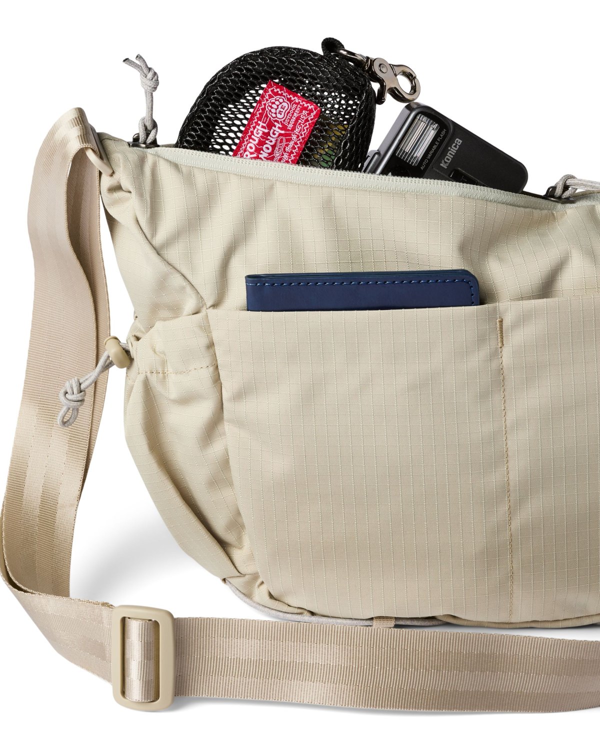 Viaje 9L Shoulder Bag