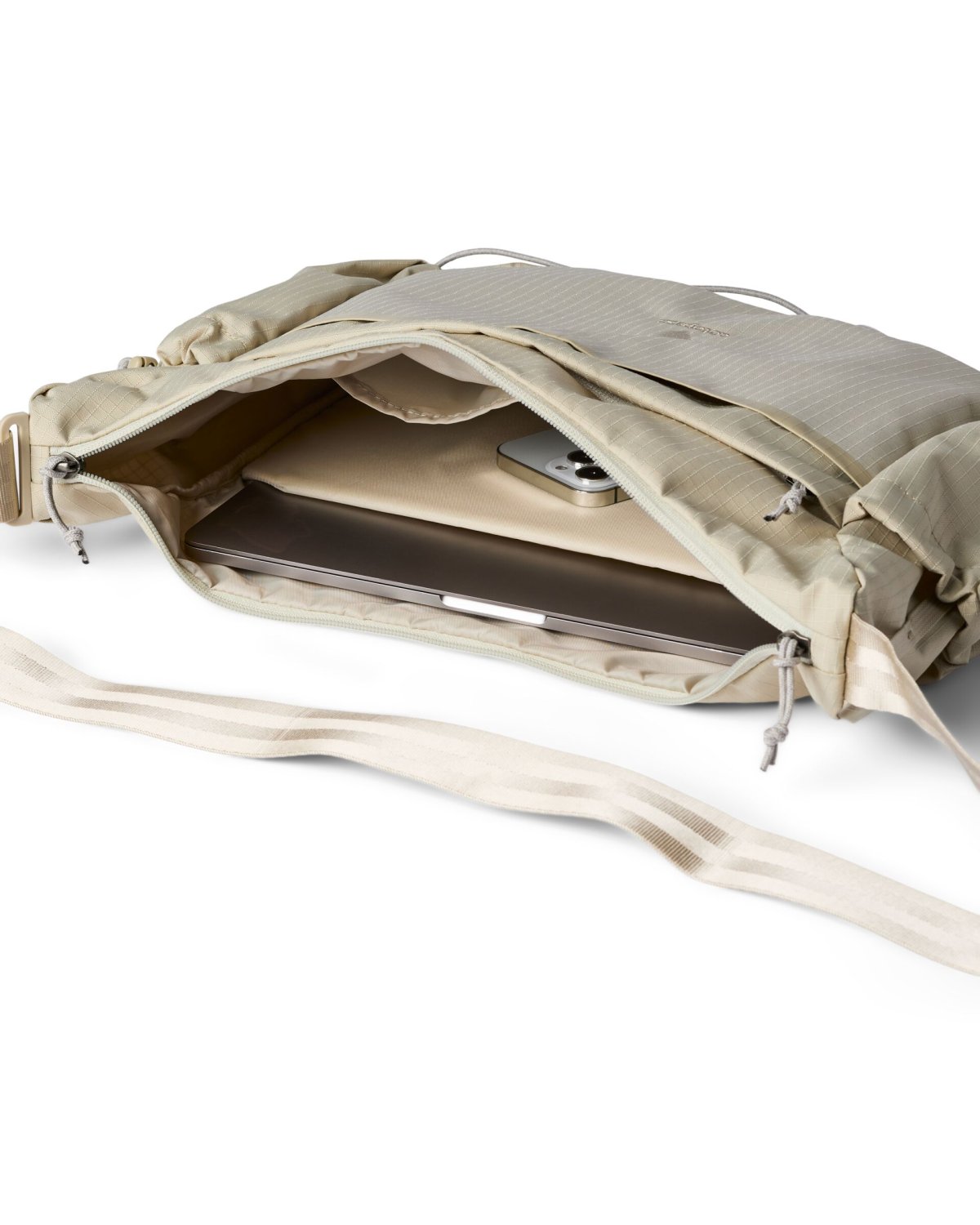 Viaje 12L Shoulder Bag