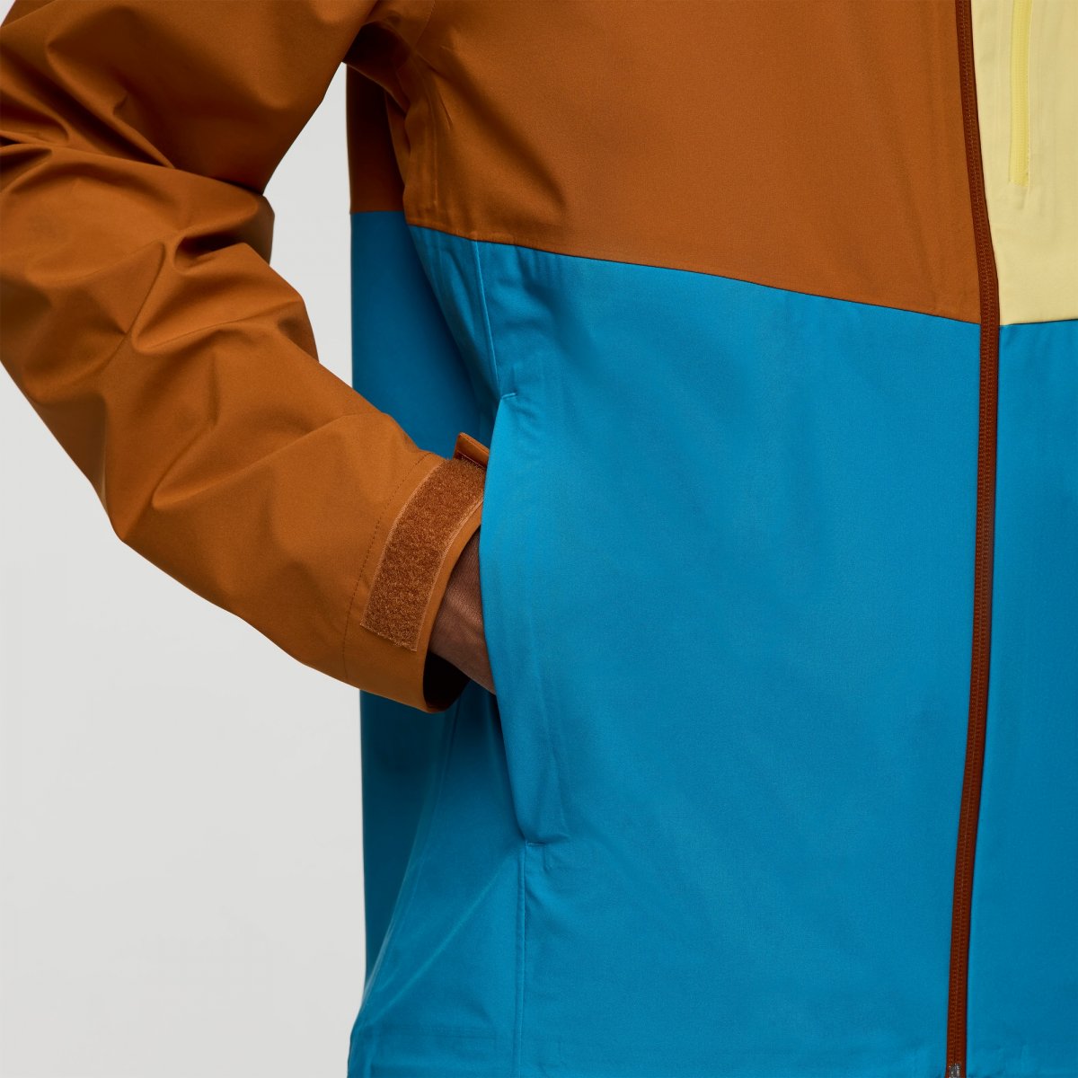 Impermeo 3L Hooded Shell Jacket Man