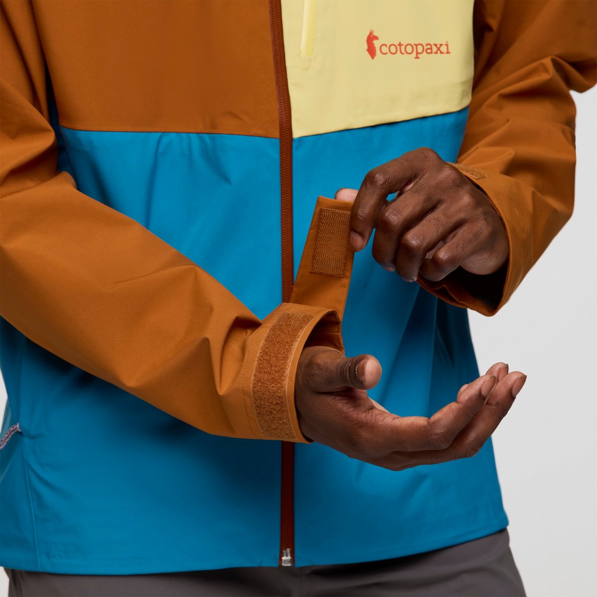 Impermeo 3L Hooded Shell Jacket Man