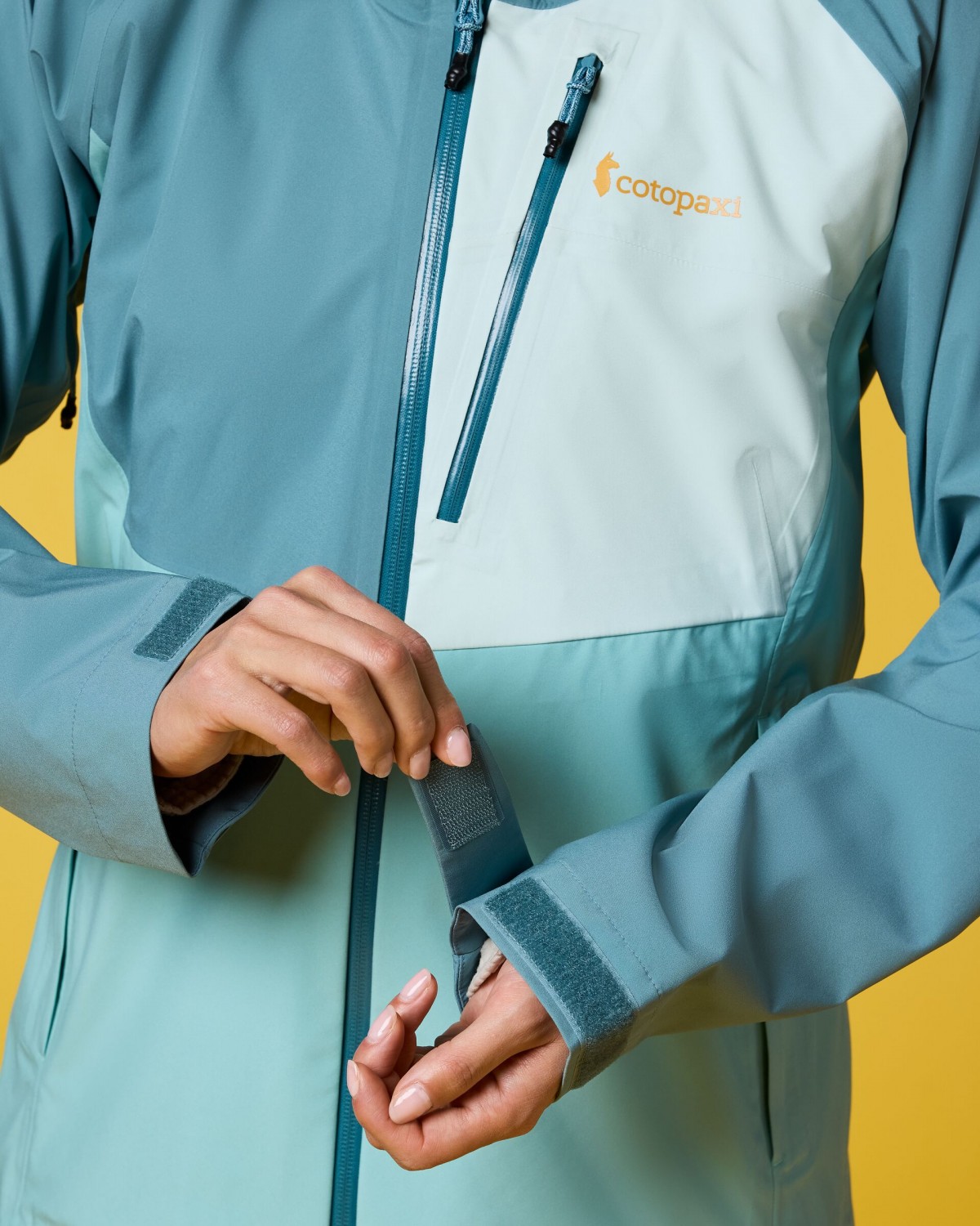 Impermeo 3L Hooded Shell Jacket Woman