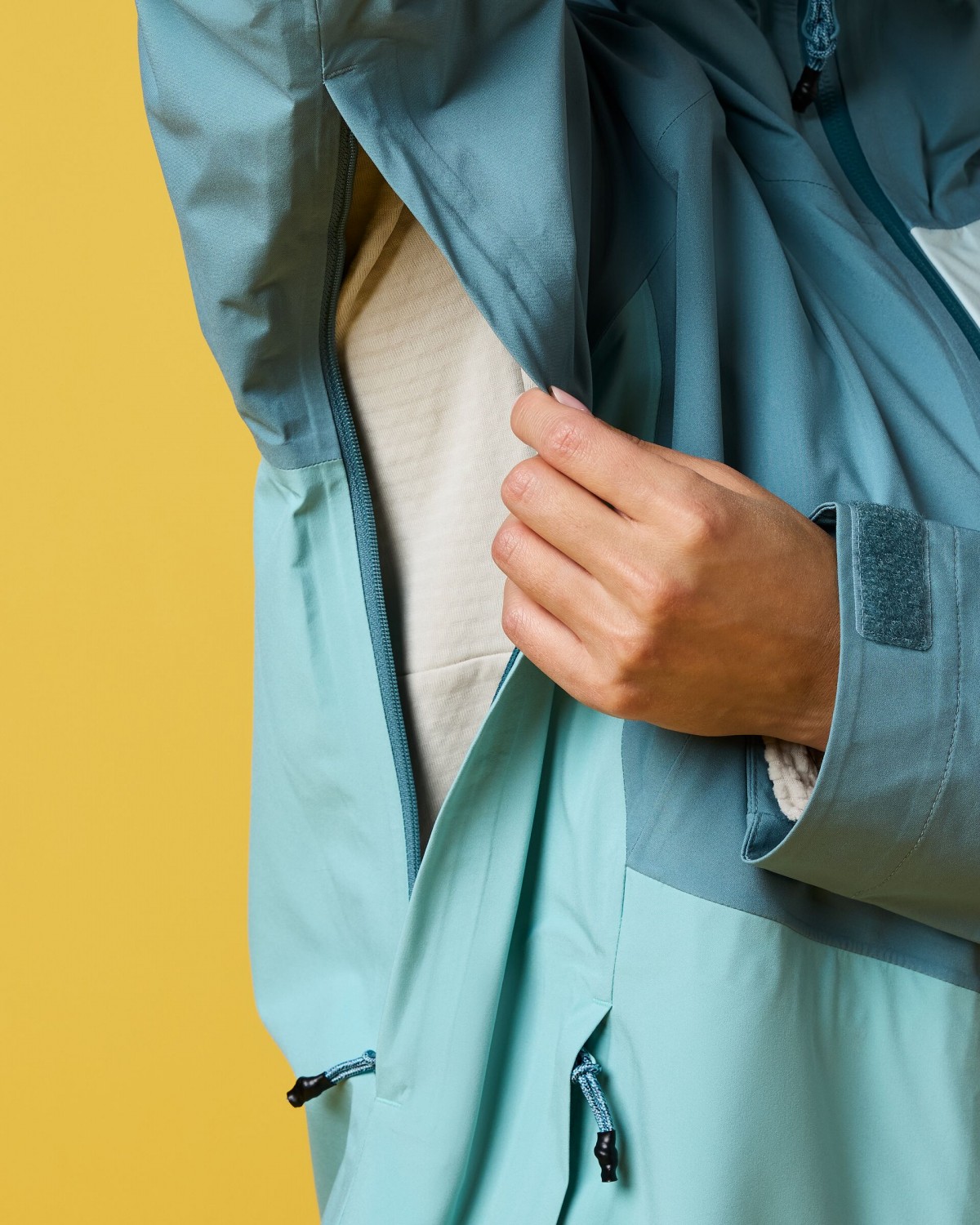 Impermeo 3L Hooded Shell Jacket Woman