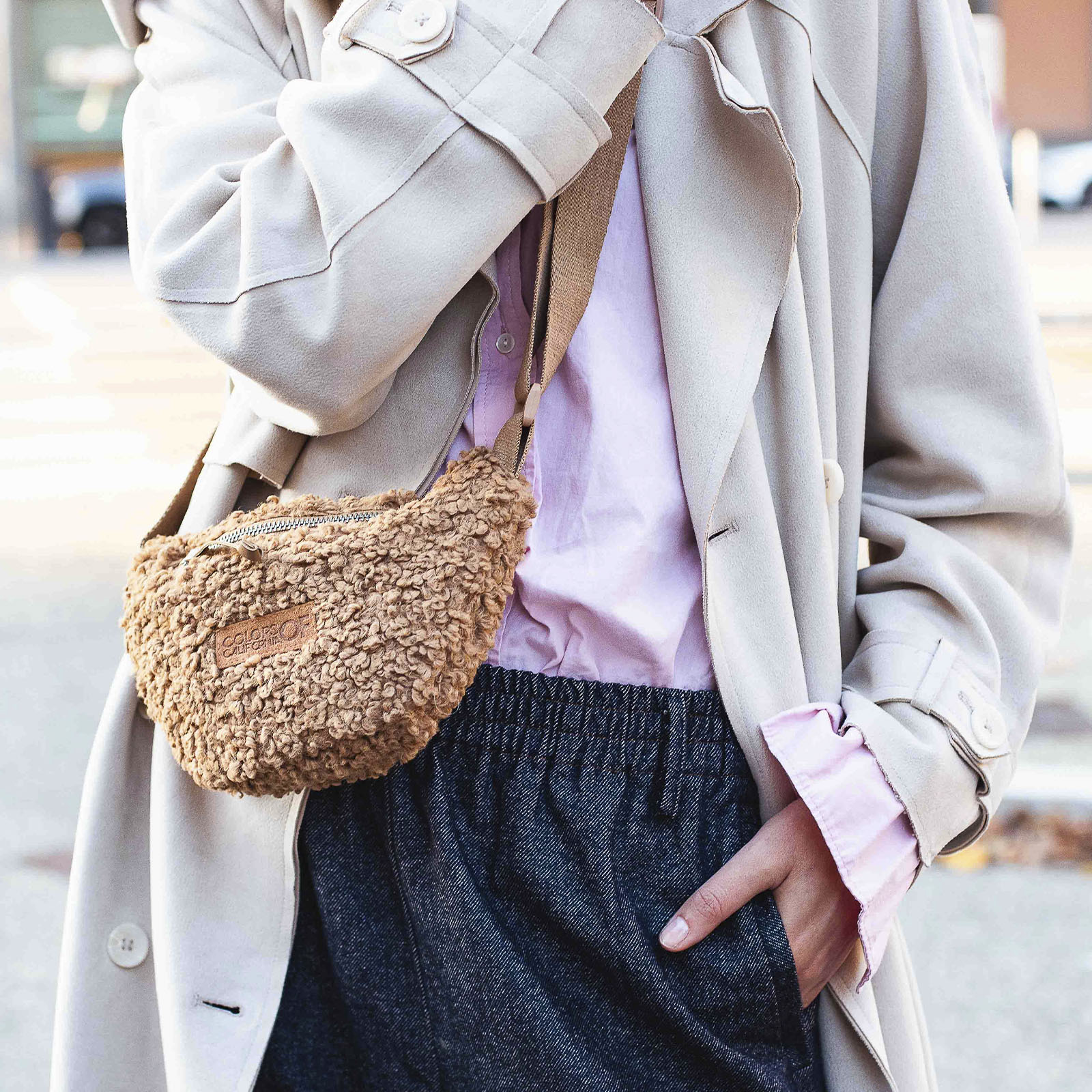 ACCESSORI | align-items-start justify-content-end mb-1 text-white