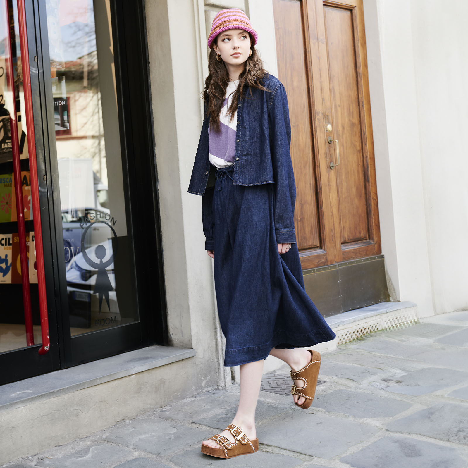 ACCESSORI | align-items-start justify-content-end mb-1 text-white